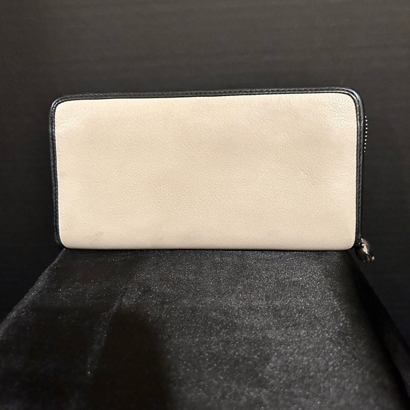 LOEWE Limited Edition Leather Anagram Zip Around Wallet ππ»ββοΈπ₯ - Picture 2 of 13